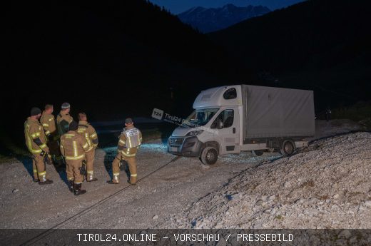 Kleintransporter auf Skipiste