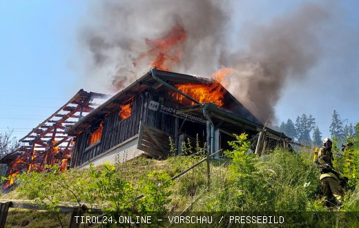 Stall in komplett ausgebrannt - Pfaffenhofen