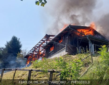 Stall in komplett ausgebrannt - Pfaffenhofen
