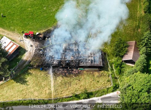 Stall in komplett ausgebrannt - Pfaffenhofen