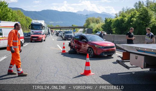 2025-04-28: Unfall mit mehreren Fahrzeugen A12