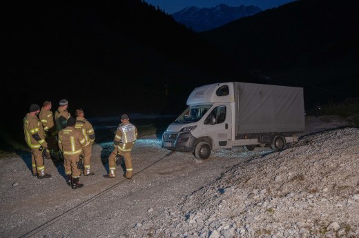 Kleintransporter auf Skipiste