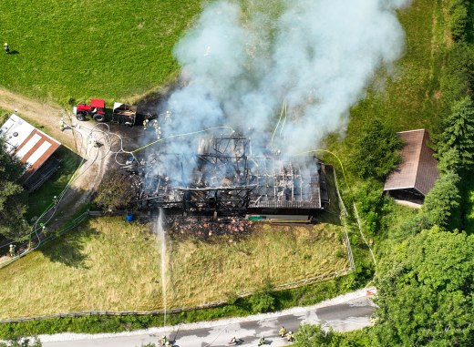 Stall in komplett ausgebrannt - Pfaffenhofen