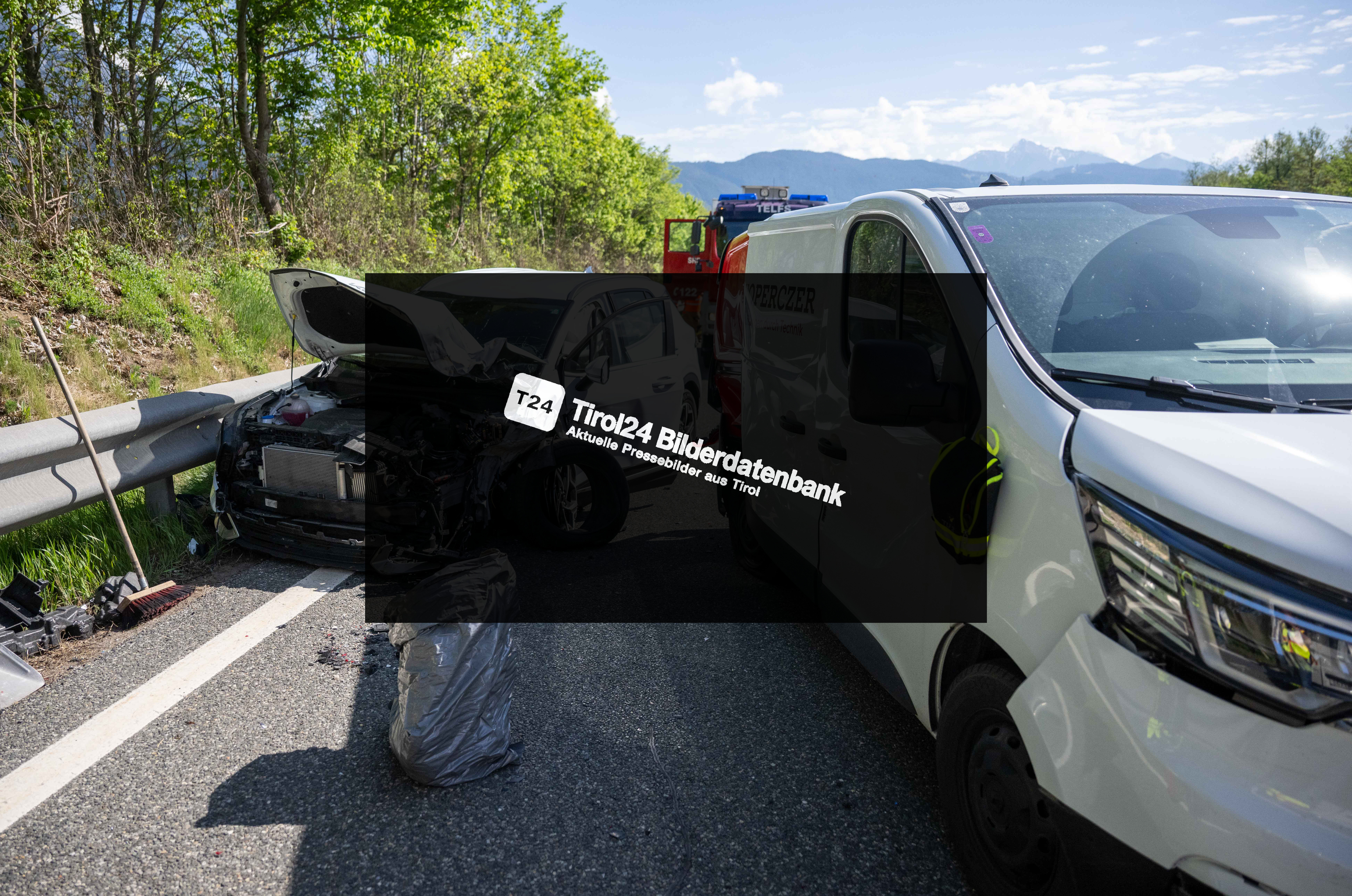 2025-04-28: Unfall mit mehreren Fahrzeugen A12